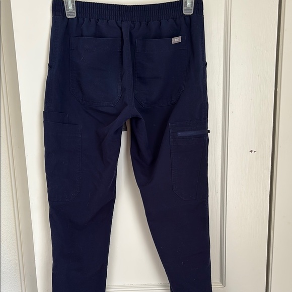 Women’s XXS Navy FIGS scrub pants - Picture 2 of 3